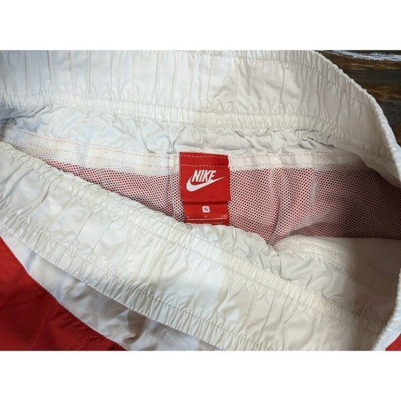 NEW WOMENS SMALL NIKE SPORTSWEAR WINDRUNNER PANTS RED SAIL‎ WHITE AJ2976 657 - Picture 2 of 2